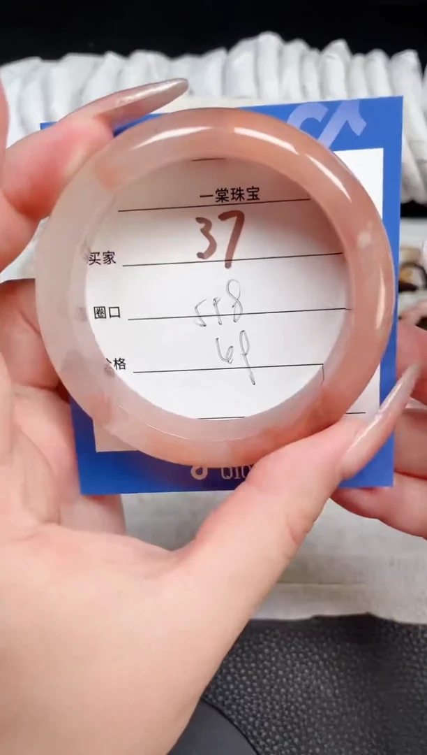 【闪购商品】石英质玉手镯未镶嵌37