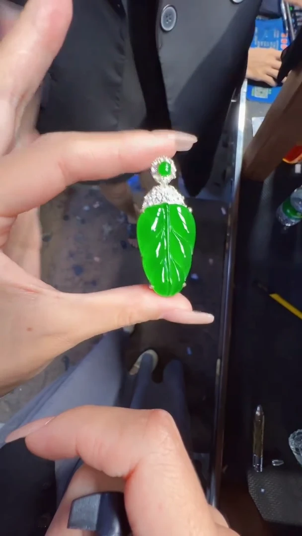 未镶嵌定制翡翠翡翠A货有轻微色差属于正常现象，叶子多样性发货1