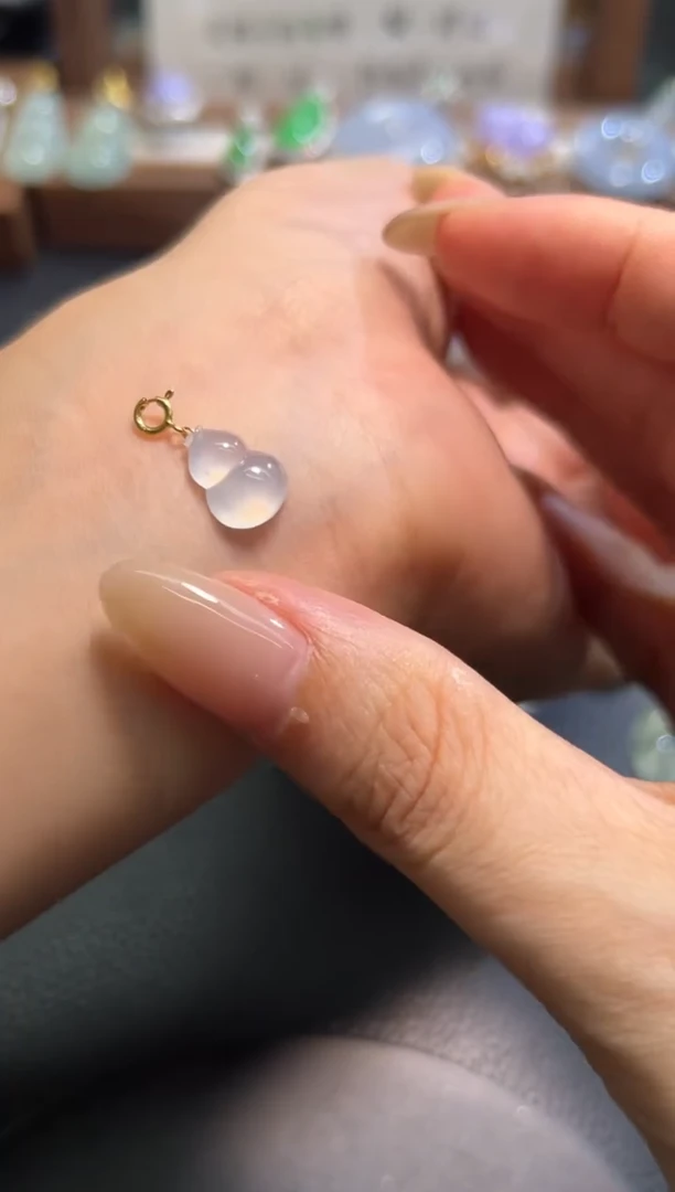 翡翠18K金镶嵌颈饰收到货品48小时鉴赏期（超时不退不换）