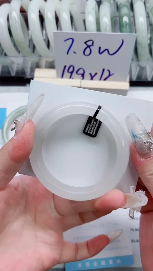 【闪购商品】石英质玉手镯未镶嵌A304-52.5