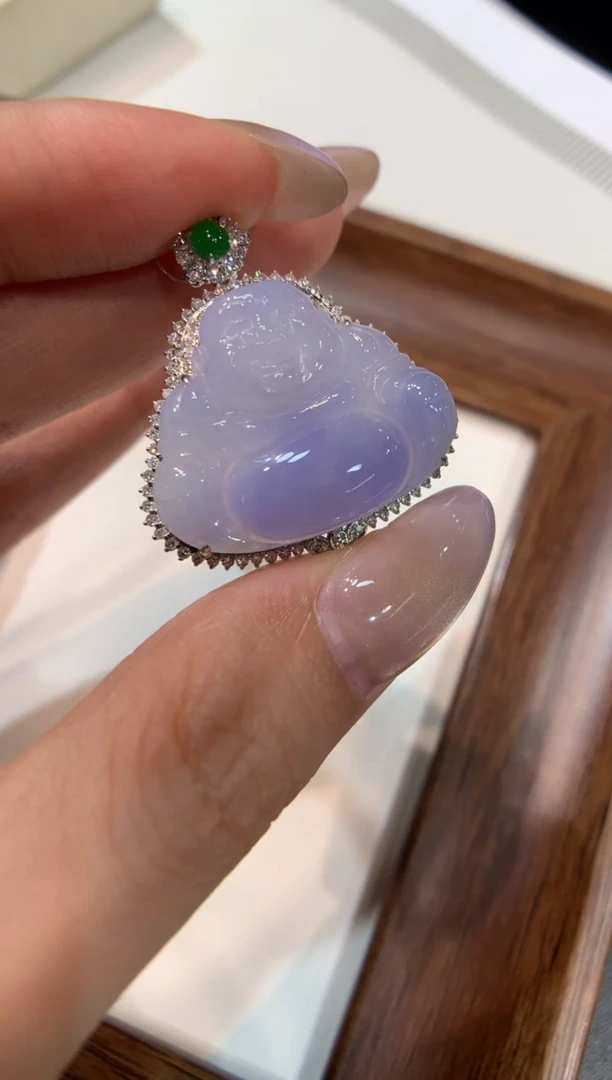 颈饰18K金镶嵌翡翠佛公