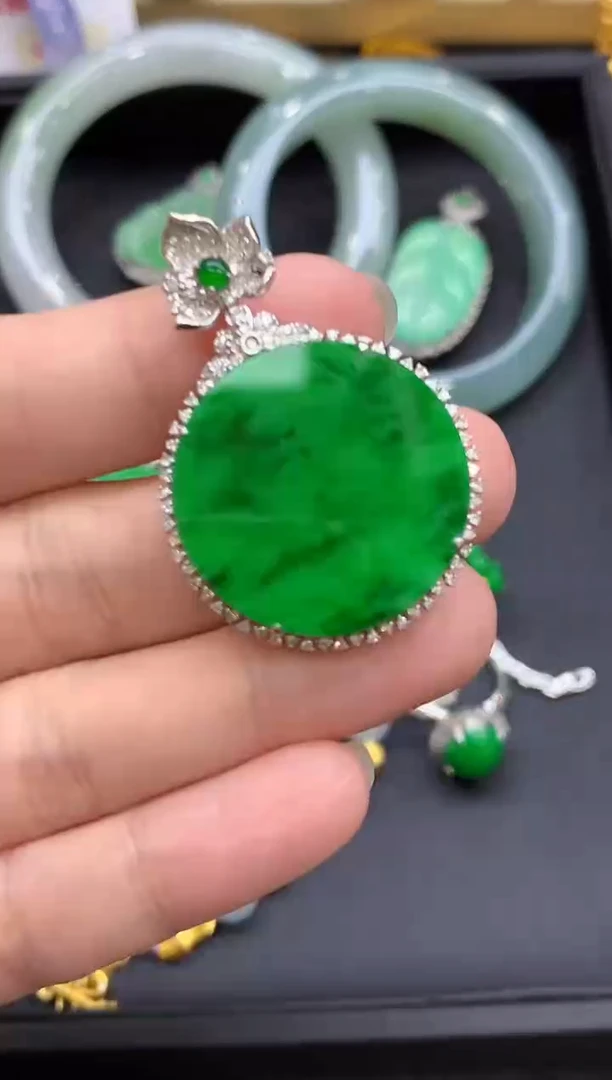 颈饰18K金镶嵌翡翠728-中国好珍宝