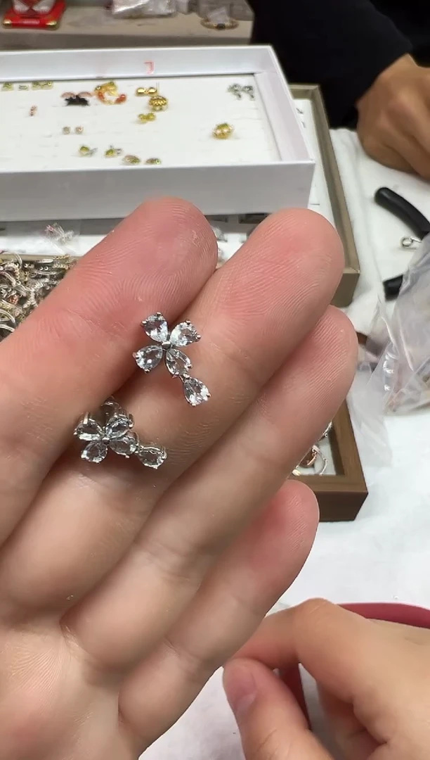 银S925镶嵌耳饰海蓝宝石1230m049多样性发其一