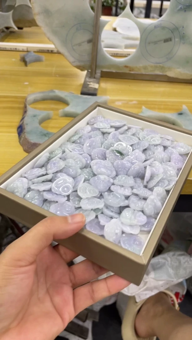 翡翠挂件未镶嵌小*思小佛公多样性发1件-微瑕不配绳