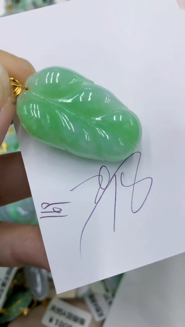 颈饰18K金镶嵌翡翠111111111111
