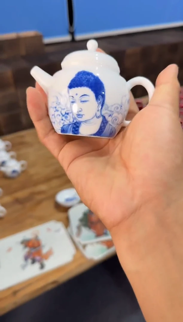 以笔为心，以瓷为纸。