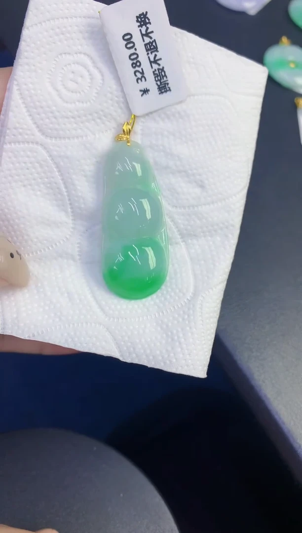 颈饰18K金镶嵌翡翠缅甸天然翡翠A货