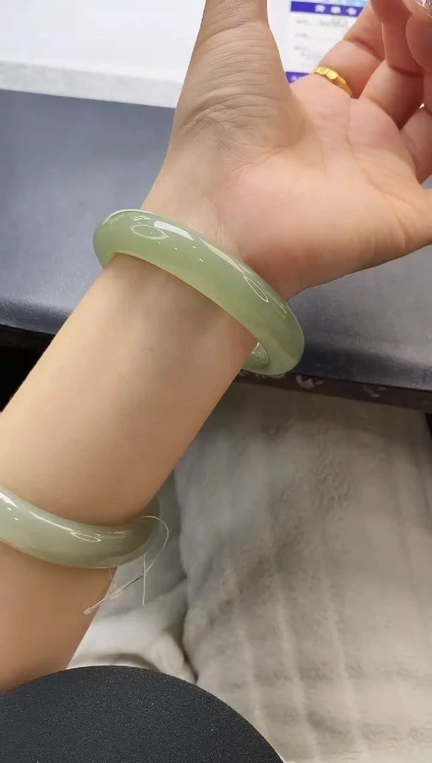 未镶嵌手镯石英质玉w162-DB59+