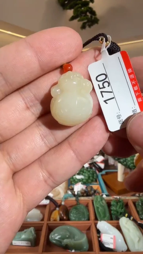 颈饰未镶嵌和田玉莉*1