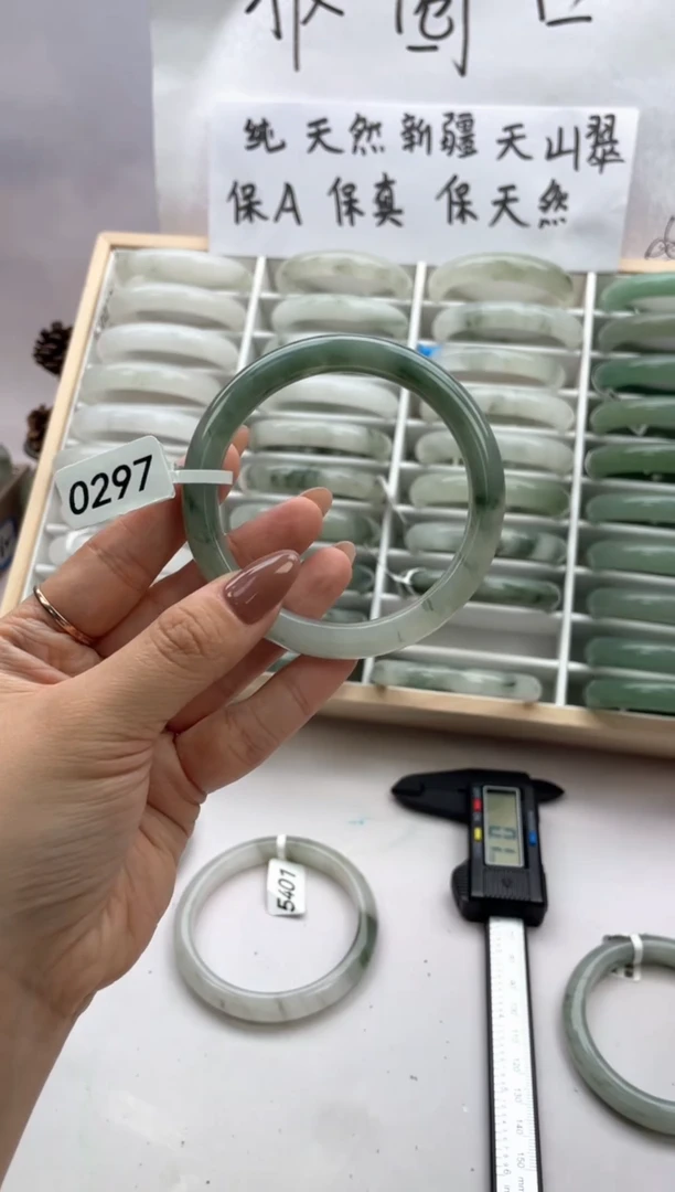 未镶嵌手镯石英质玉0297