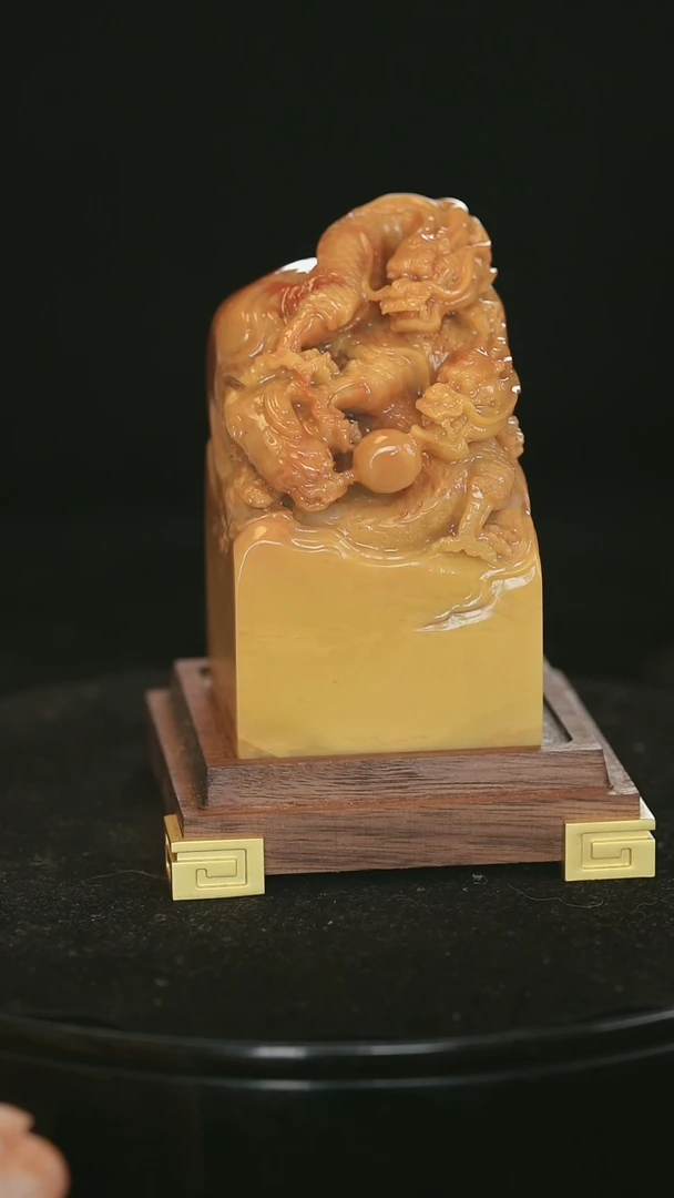 【闪购商品】田黄石北黄三龙戏珠郑献祺作品