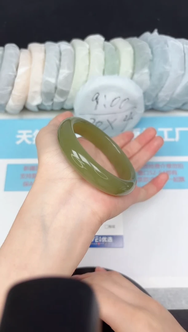 未镶嵌手镯石英质玉25/5556