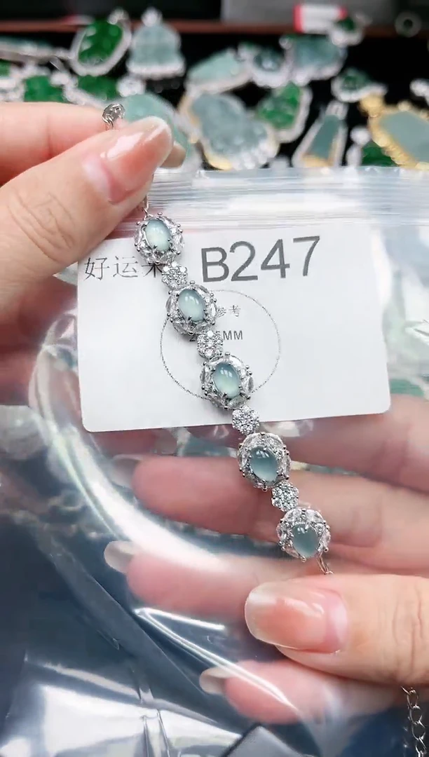 【闪购商品】翡翠颈饰未镶嵌赠皮绳247