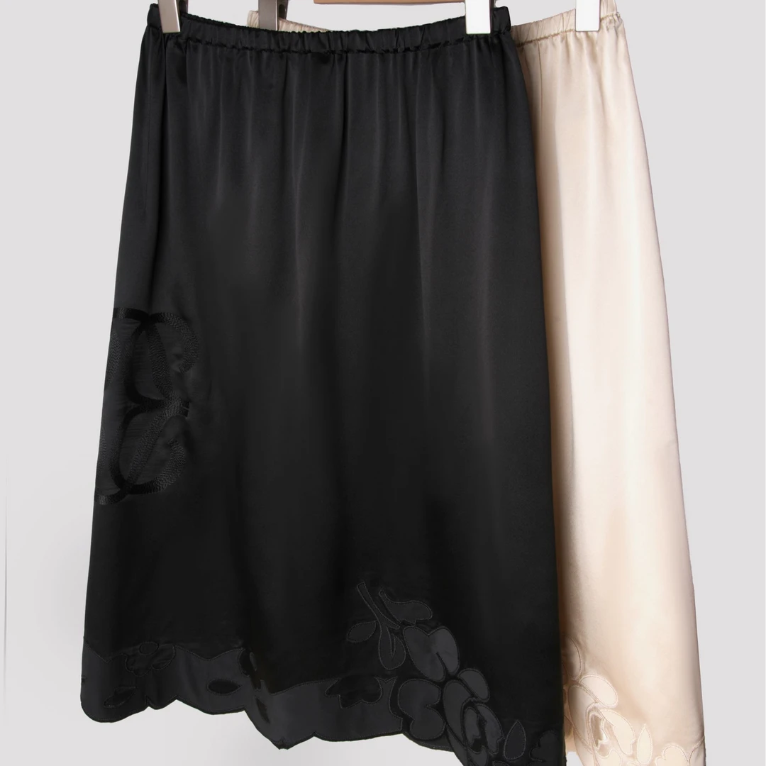 ZZ·DANGDANG【真丝律动】100桑蚕丝30mm素绉缎V领绣花半裙10825052