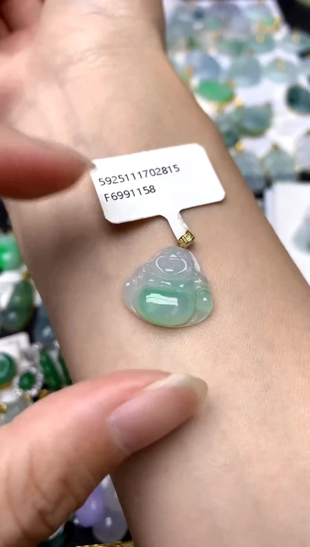 颈饰18K金镶嵌翡翠天然A货翡翠