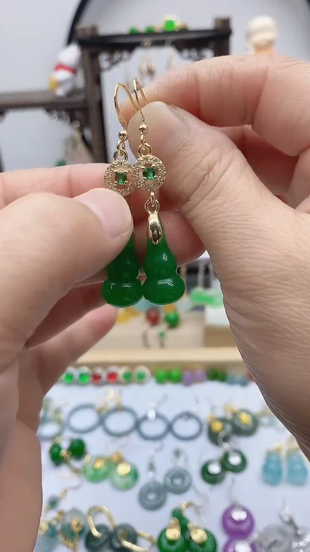 14K金镶嵌石英质玉（天山翠）耳饰183