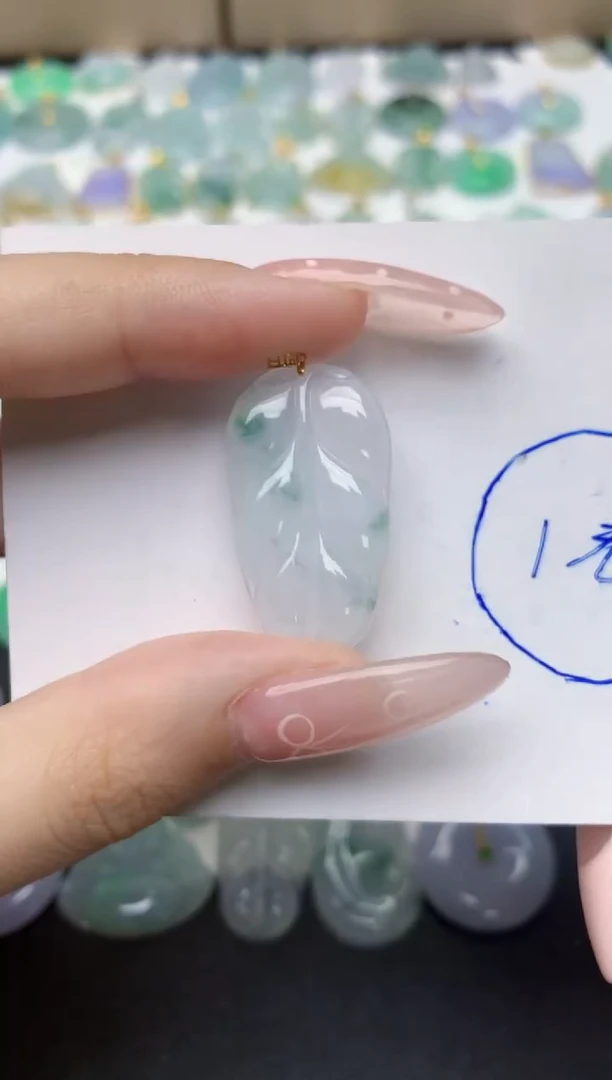 翡翠18K金镶嵌颈饰天然翡翠A货