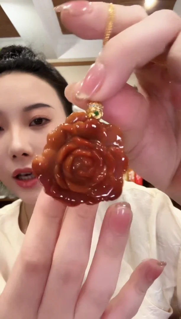 翡翠未镶嵌颈饰国风