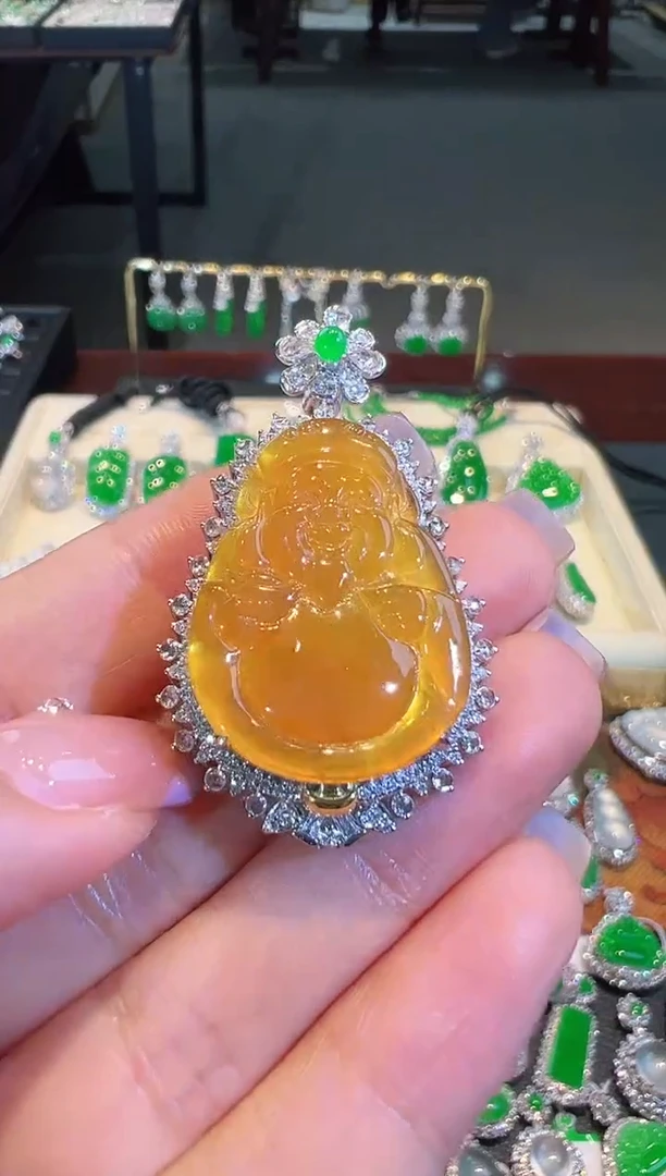 【闪购商品】翡翠吊坠(不含链)18K金镶嵌翡翠