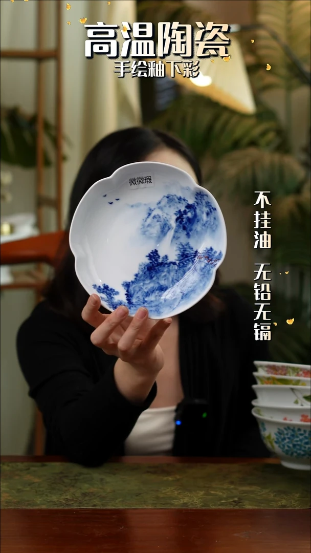 盘景德镇高温手绘青花山水花口盘