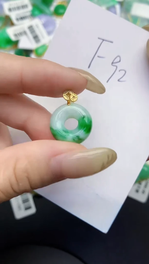 翡翠未镶嵌颈饰缅甸天然翡翠A货