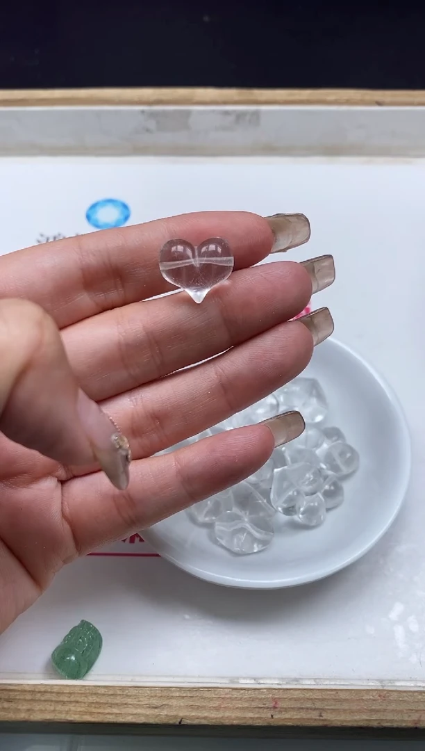 散珠未镶嵌水晶D859 白水晶 屁桃1个9.9元