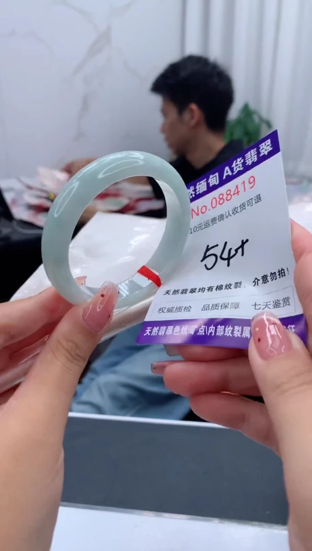 未镶嵌手镯翡翠有纹，完美者勿拍