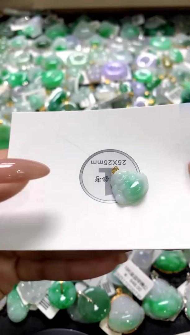 颈饰18K金镶嵌翡翠1