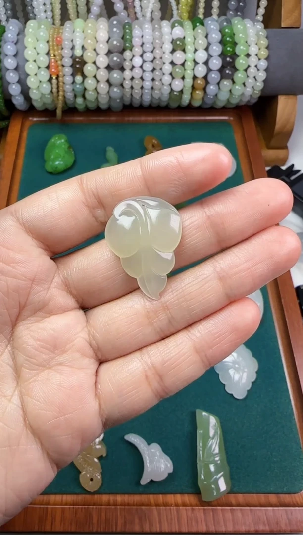 【闪购商品】和田玉无未镶嵌树叶吊坠