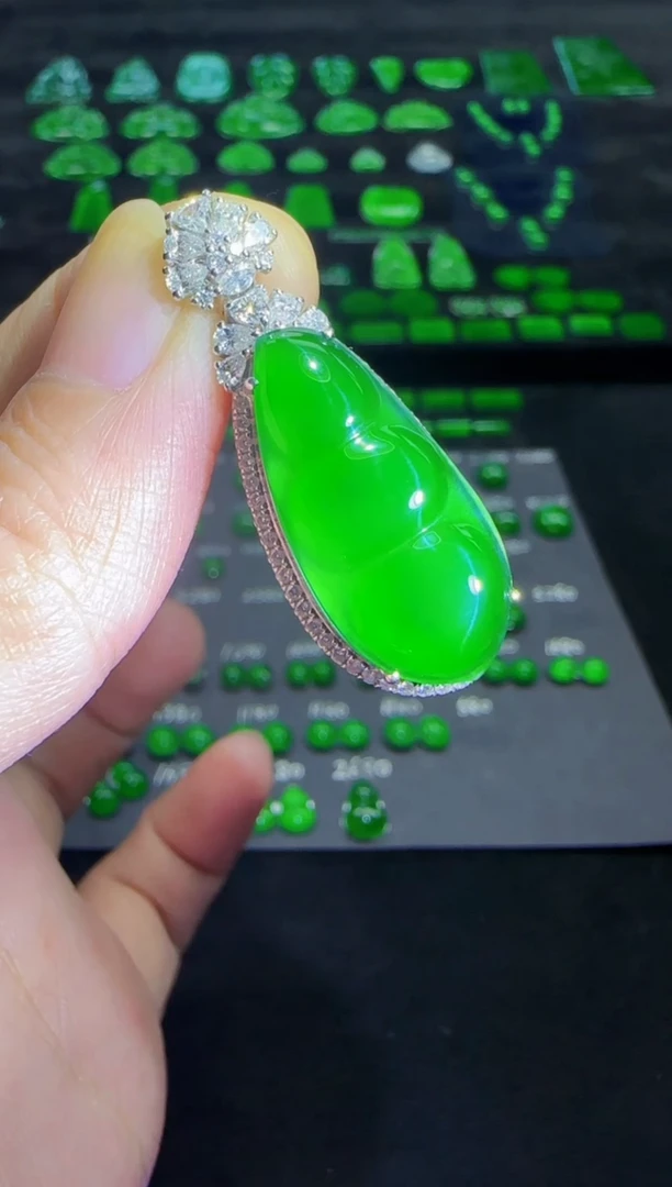 18K金镶嵌裸石翡翠福豆天然翡翠A货