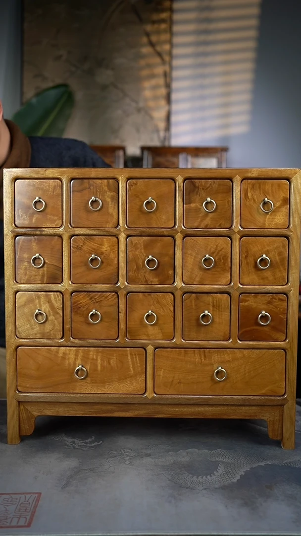 【闪购商品】金丝楠木雕796号老陈料精工榫卯大漆多宝格收纳柜