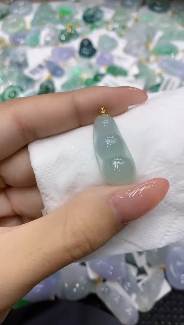 颈饰18K金镶嵌翡翠111111111111