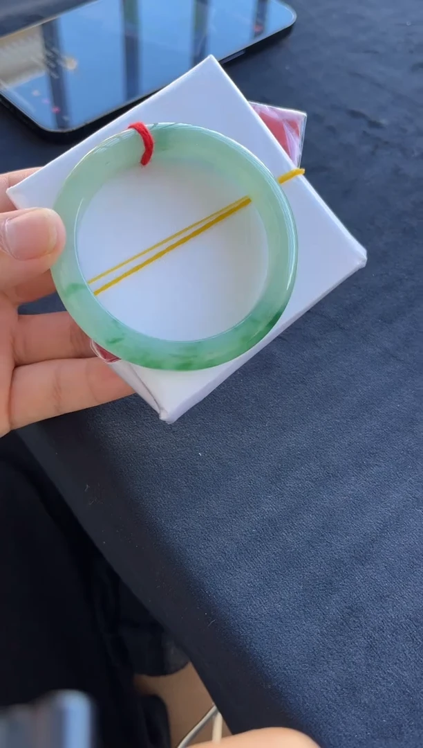 未镶嵌手镯翡翠多人