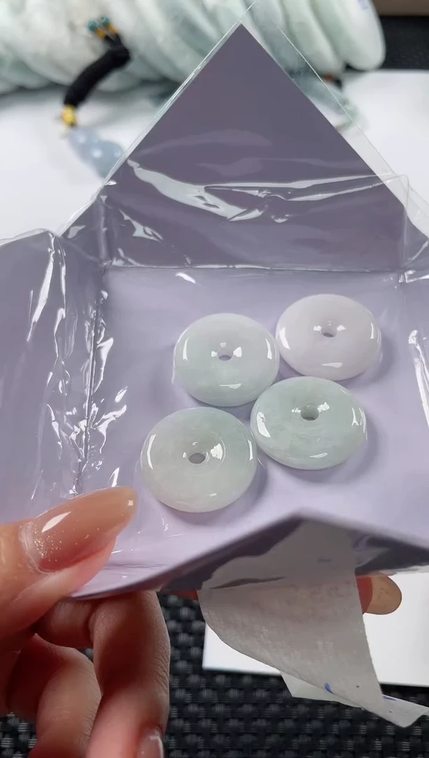 颈饰未镶嵌翡翠（多样性发一件）