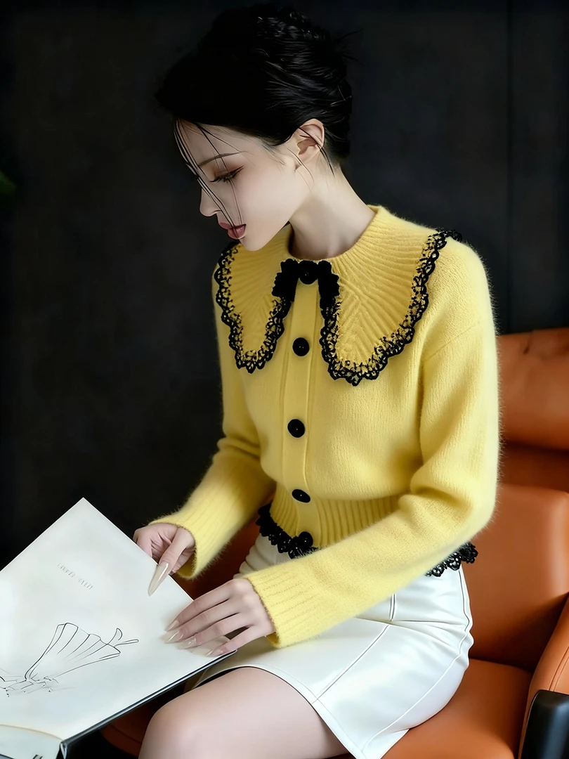 2025秋冬巨好看气质温柔高级感黄色娃娃领蕾丝拼接针织毛衣女冬季