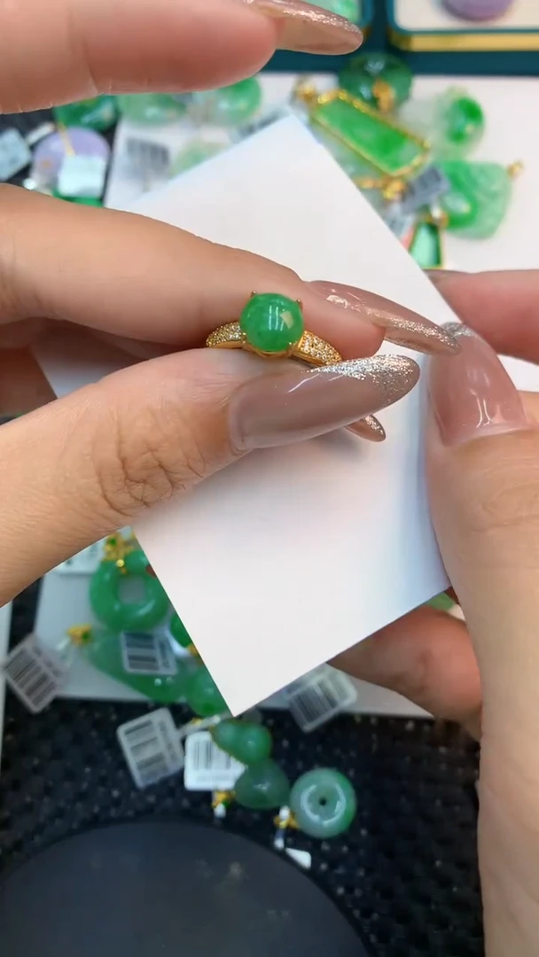 颈饰未镶嵌翡翠1