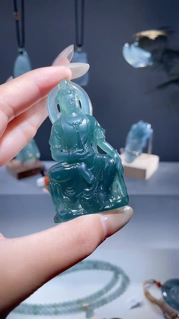 颈饰未镶嵌翡翠观音自在