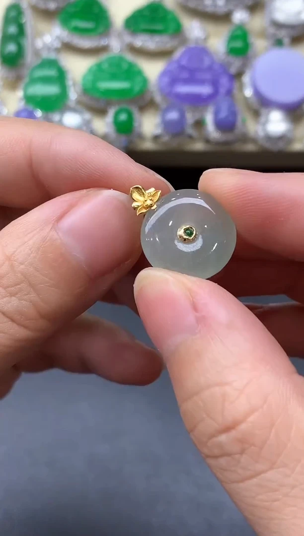 颈饰18K金镶嵌翡翠10-中国好珍宝