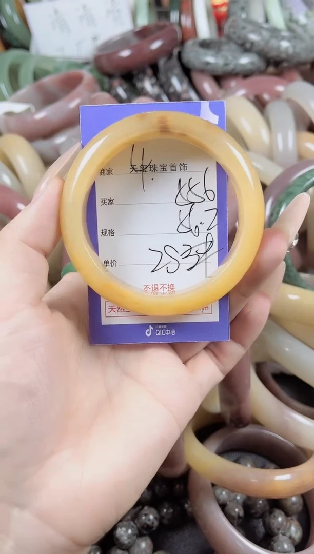 未镶嵌手镯石英质玉556