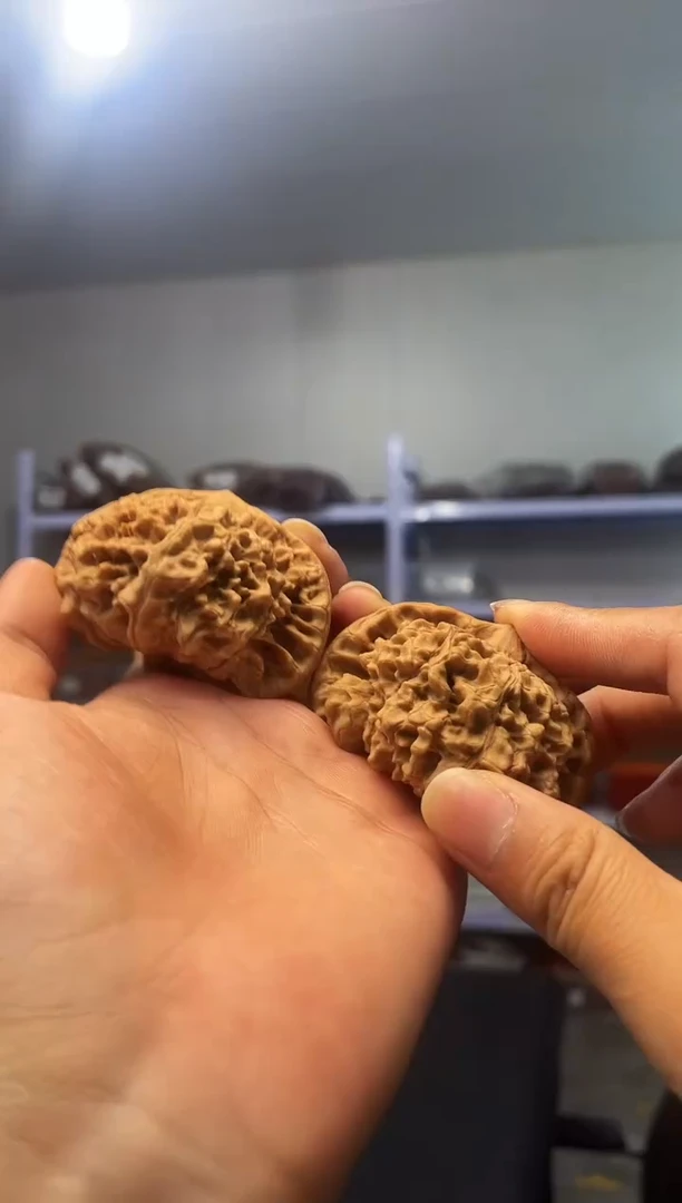 猴头核桃把件夹板官帽核桃