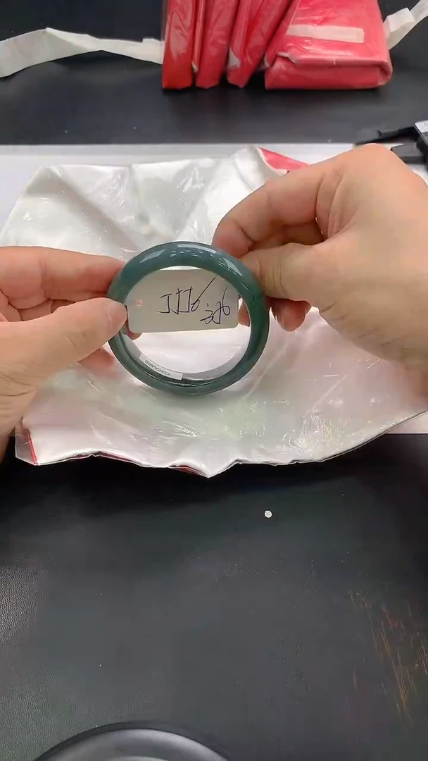 翡翠手镯未镶嵌182