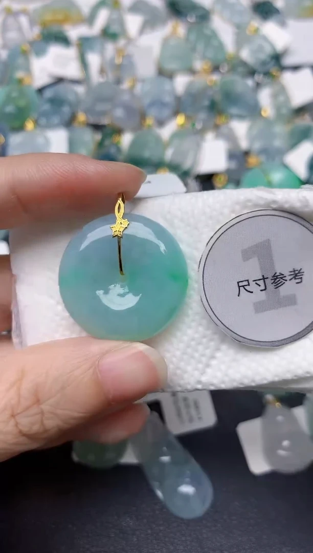 颈饰18K金镶嵌翡翠天然翡翠A货