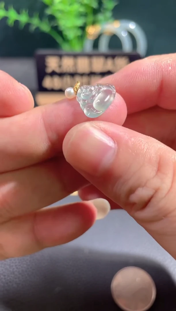 翡翠18K金镶嵌颈饰翡翠