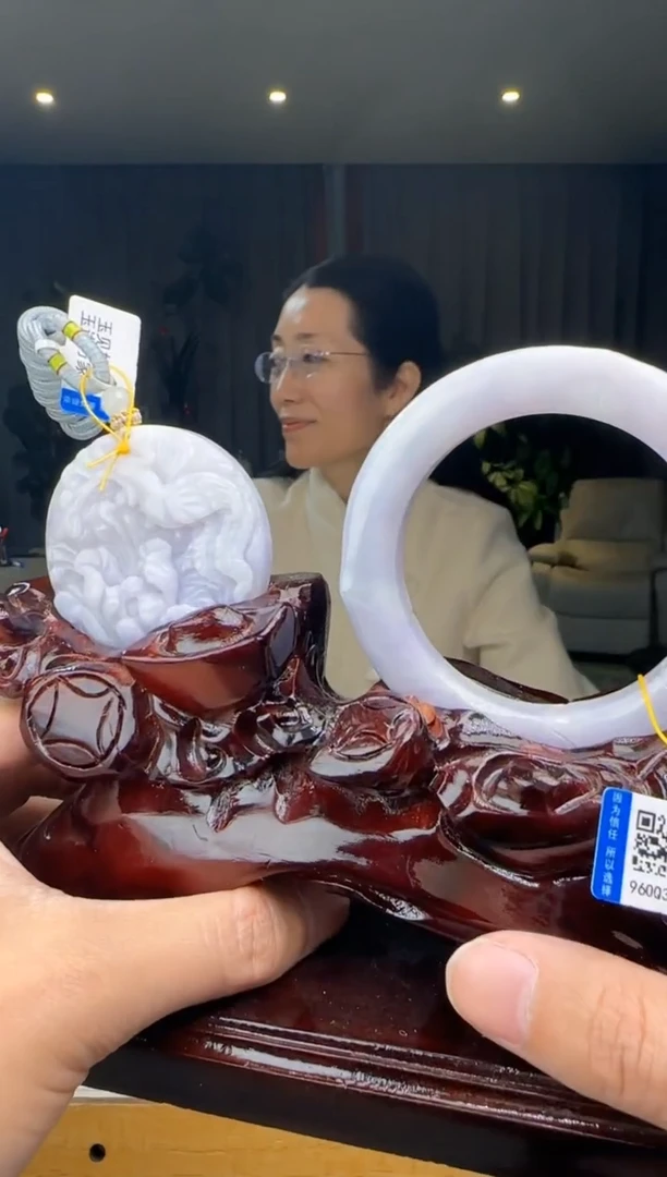 【闪购商品】翡翠手镯未镶嵌一套+底座XM@@960Q3J13494