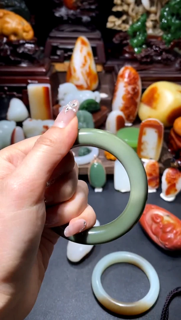 未镶嵌和田玉挂件自**志负担部分发货过的乳房东方红饭店和