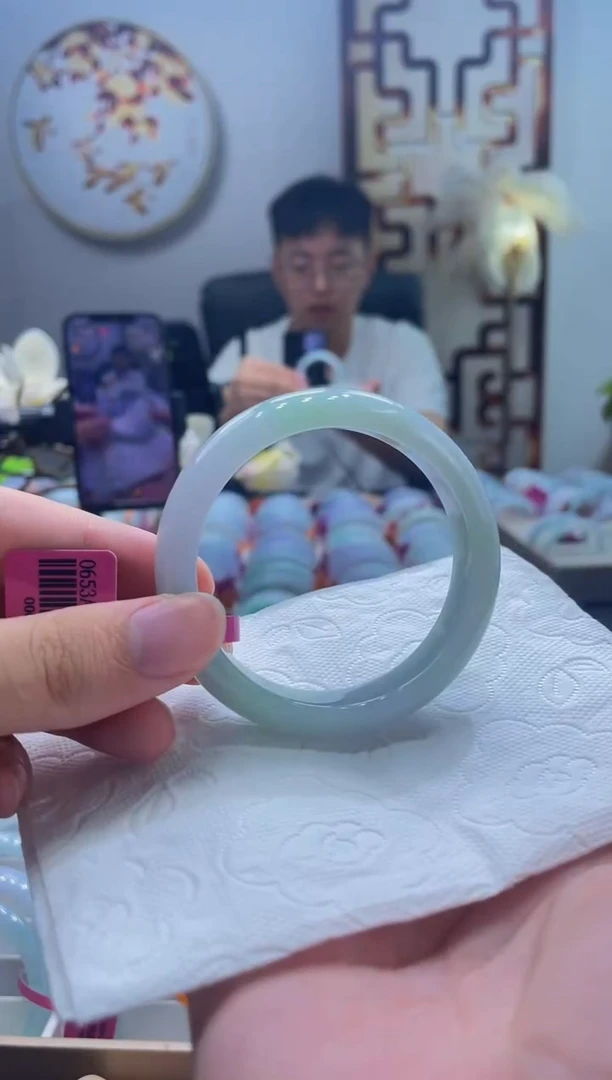 翡翠手镯未镶嵌136-53