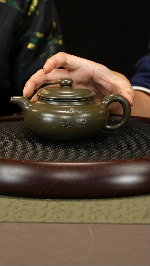 茶壶紫砂46 杨瑶芬 老绿泥 座有兰言 昌鸿刻绘400cc