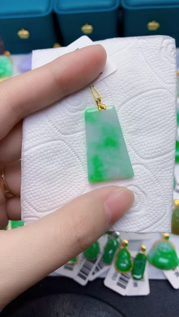 颈饰18K金镶嵌翡翠天然翡翠缅甸A货