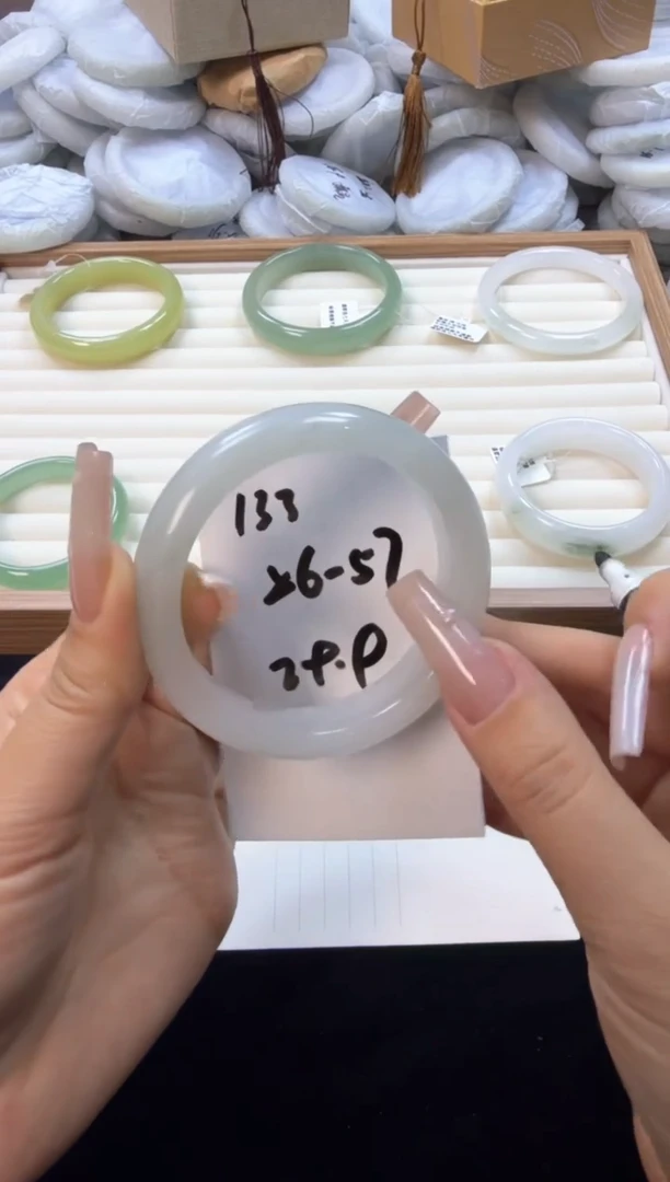 未镶嵌手镯石英质玉133//56/57