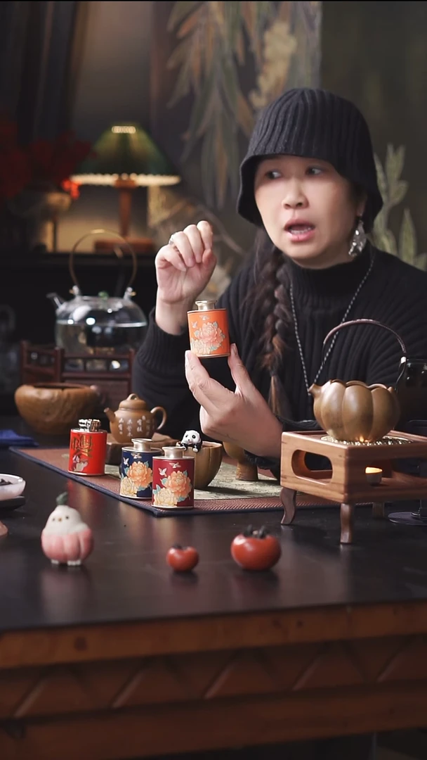 橙色小罐白桃六堡茶